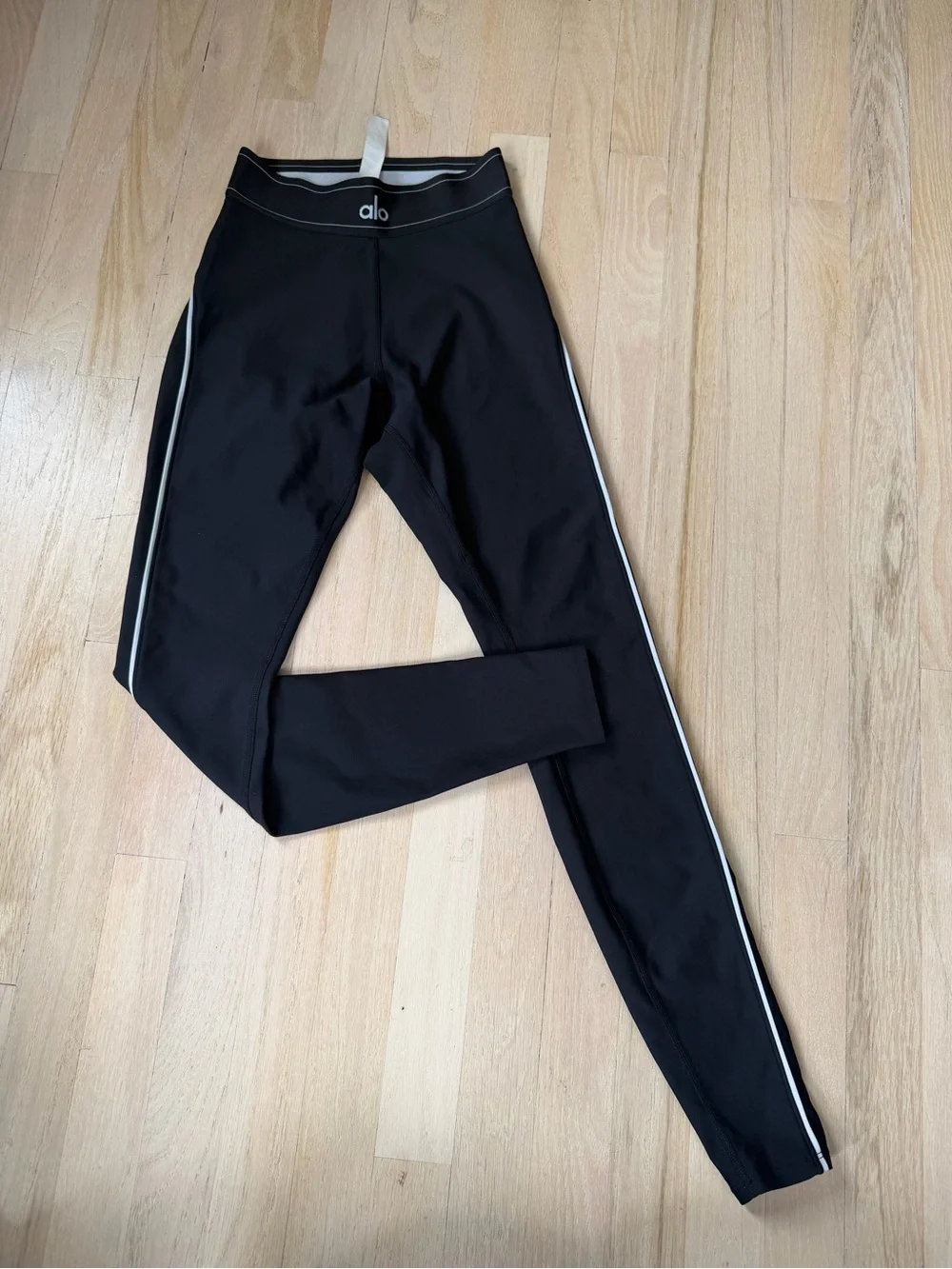 Alo Black Sweatheart Leggings